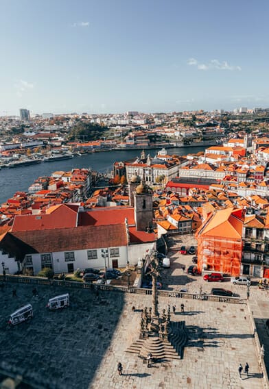 vistas-plaza-de-la-catedral-oporto